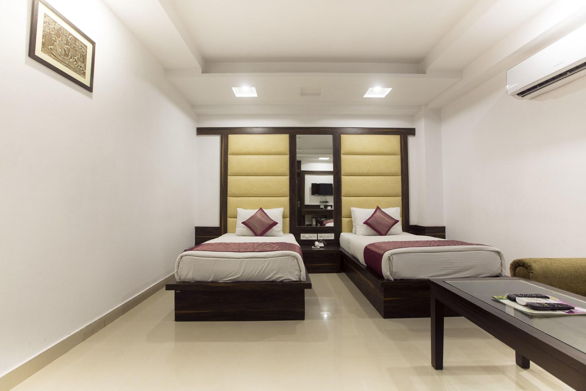 Hotel Krishna Deluxe-By Rcg Hotels New Delhi Exteriör bild