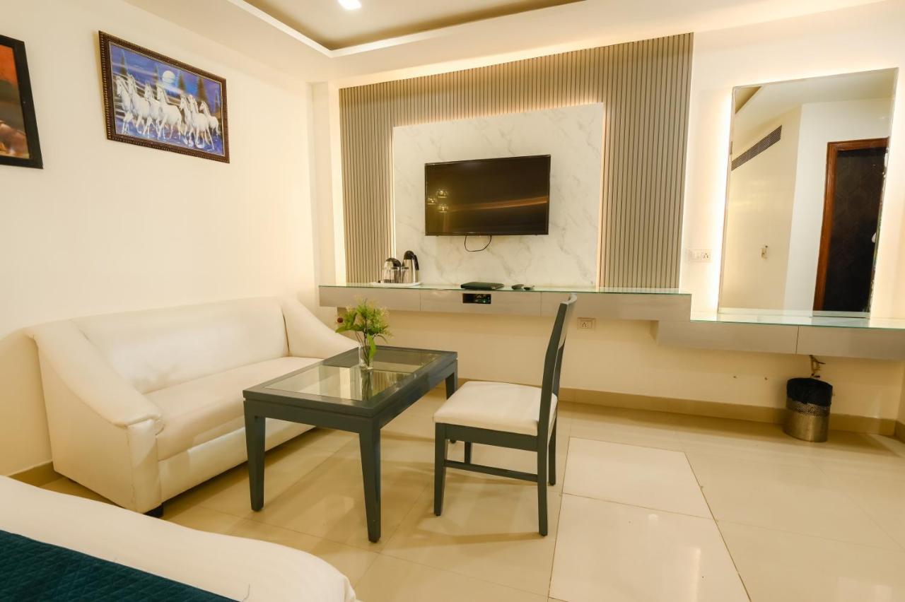 Hotel Krishna Deluxe-By Rcg Hotels New Delhi Exteriör bild